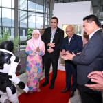 PRECISION BEYOND BOUNDARIES : PPUM SAMBUT ULANG TAHUN PERTAMA PEMBEDAHAN ROBOTIK, LAKAR SEJARAH SEBAGAI PERINTIS RAWATAN ROBOTIK KANSER PAYUDARA